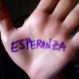 La palma de una mano con mensaje escrito en rotulador: ESPERANZA.
